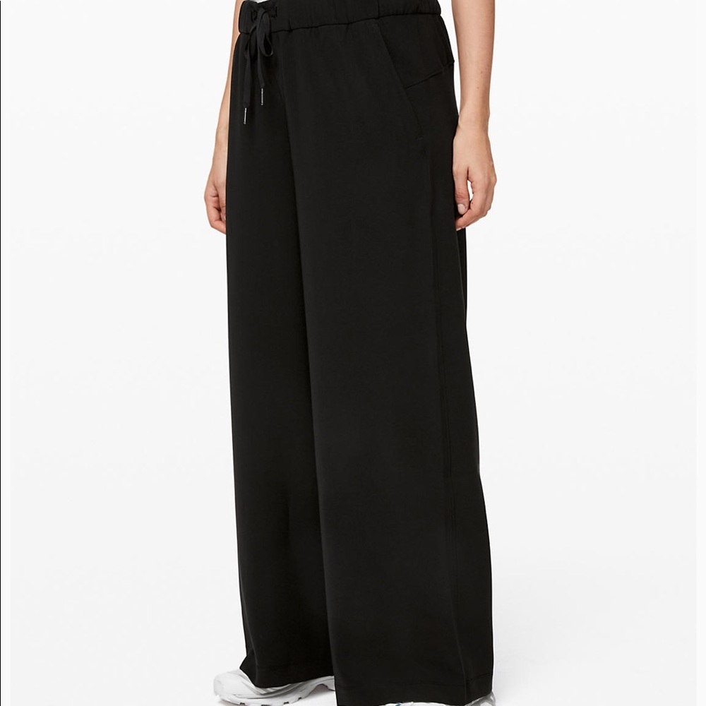 Lululemon On The Fly Wide-Leg Pant